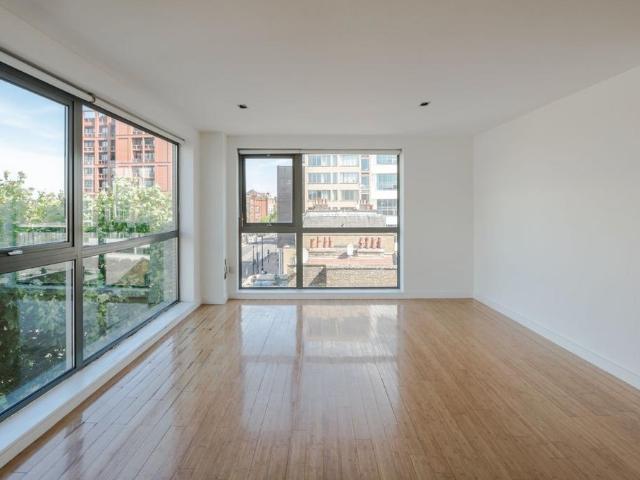 Flat for sale in Haggerston, De Beauvoir Town