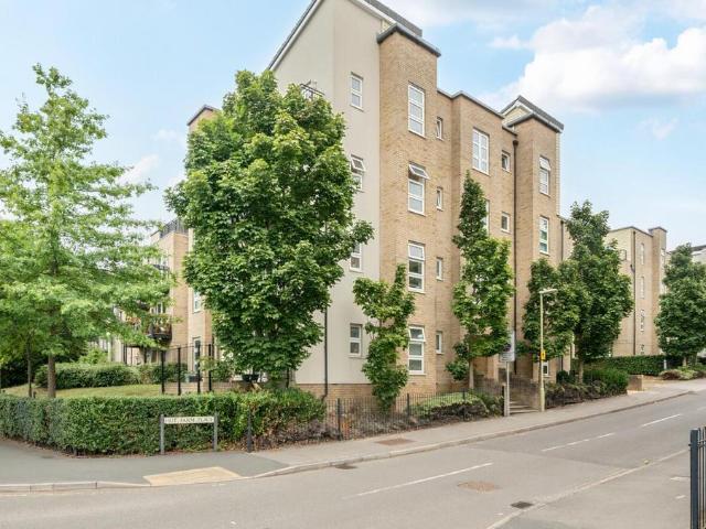 Flat for sale in Helford, Hampshire