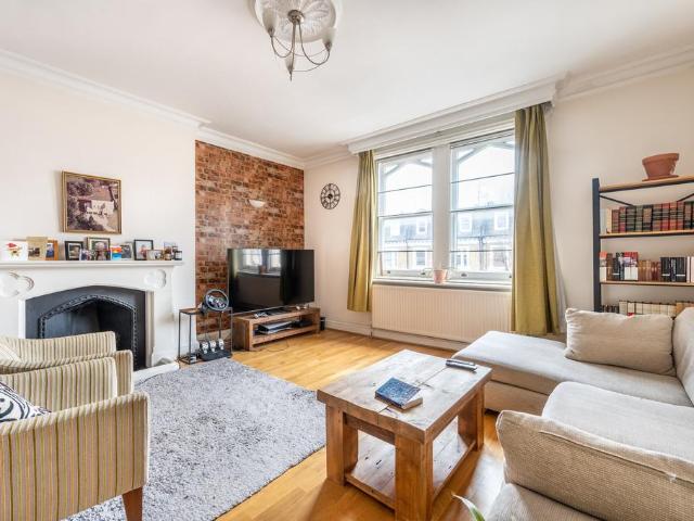Flat for sale in Royal Borough of Kensington and Chelsea, Greater London