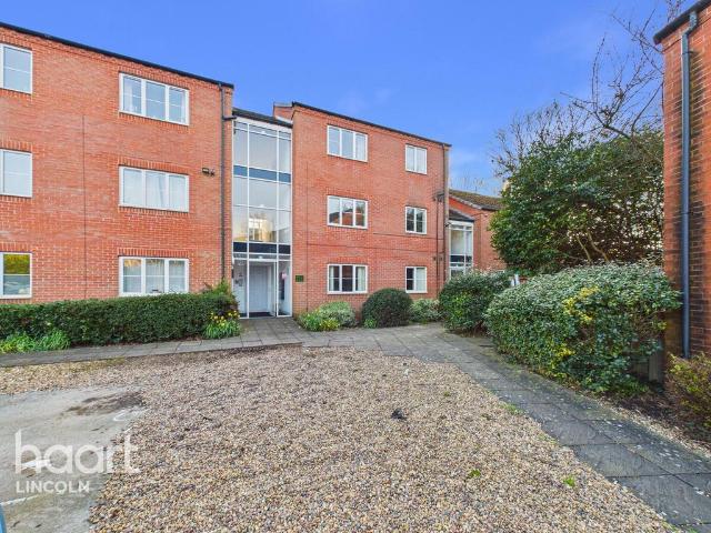 Flat for sale in Boultham, Brayford