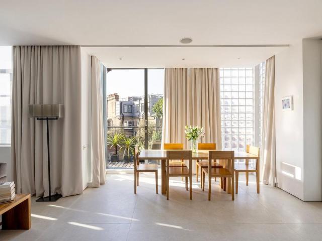 Flat for sale in St Clement Danes, Greater London