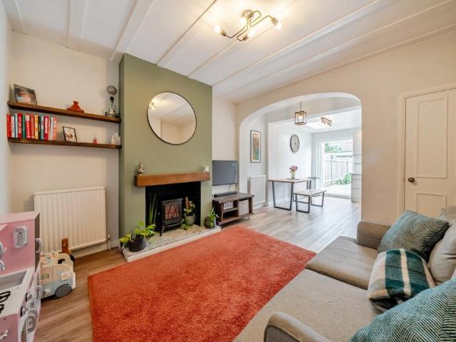 Flat for sale in Balham, Greater London