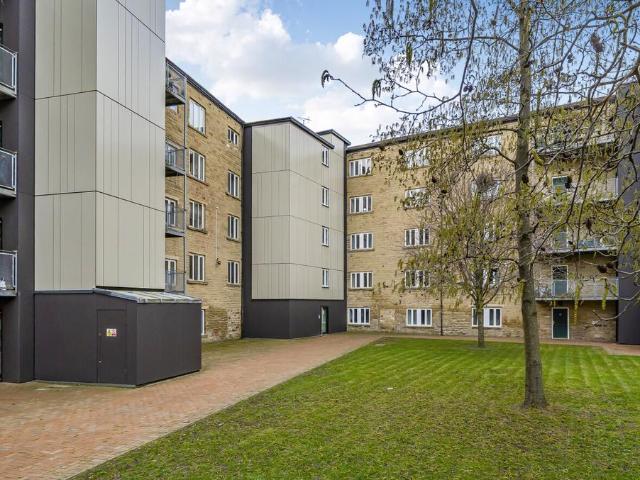 Flat for sale in Woodhouse, West Yorkshire
