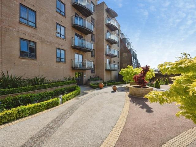 Flat for sale in Charlotteville, Westborough