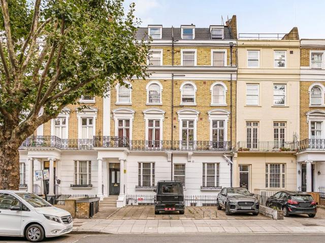 Flat for sale in Bayswater, Greater London