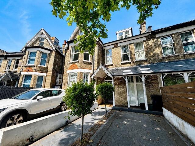 Flat for sale in Greater London