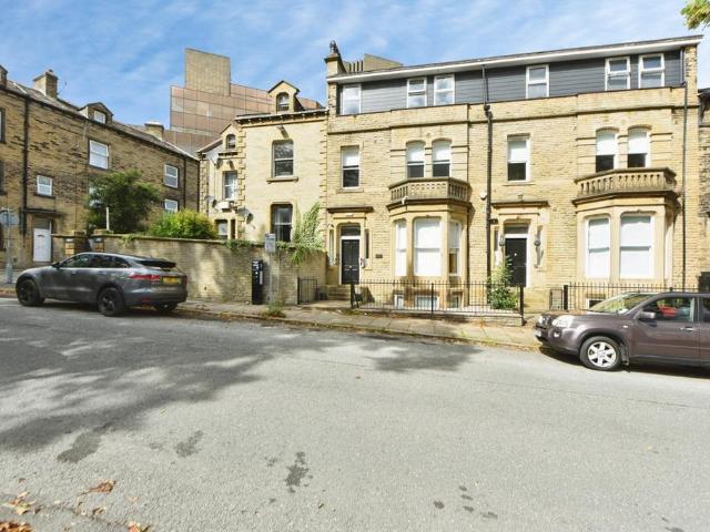 Flat for sale in Claremount, Halifax