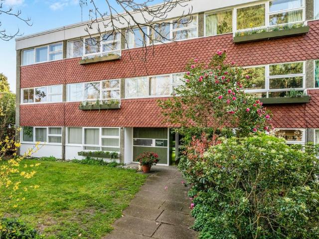 Flat for sale in Ham, Greater London