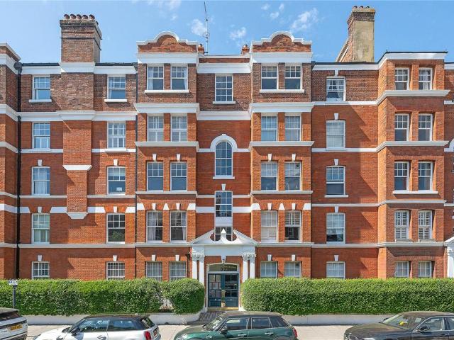 Flat for sale in Battersea, Greater London