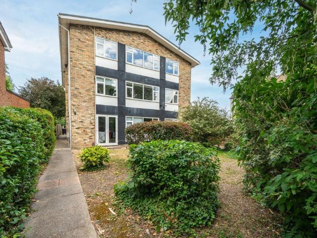 Flat for sale in Chesterton, Arbury