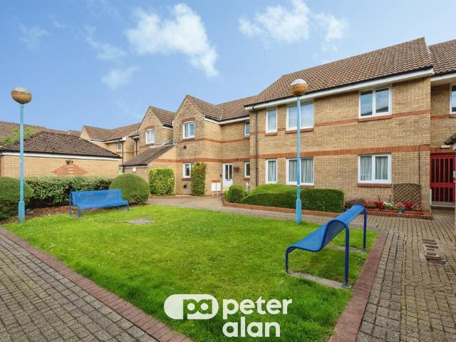 Flat for sale in SA1 Swansea Waterfront, Nangreaves