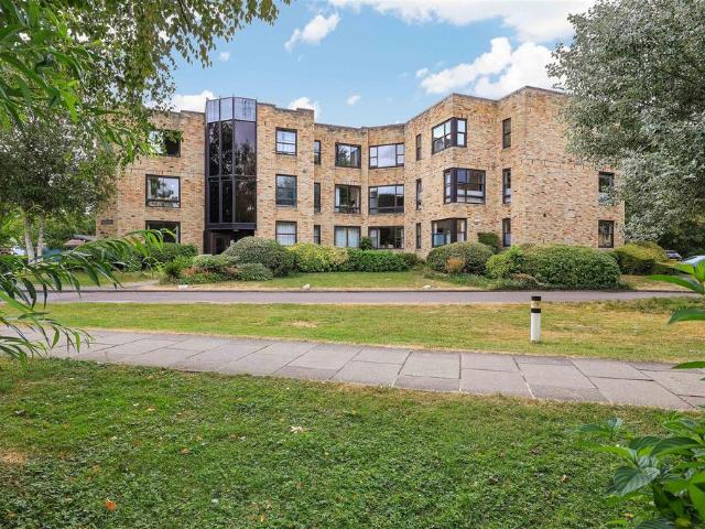 Flat for sale in Arbury, Cambridgeshire
