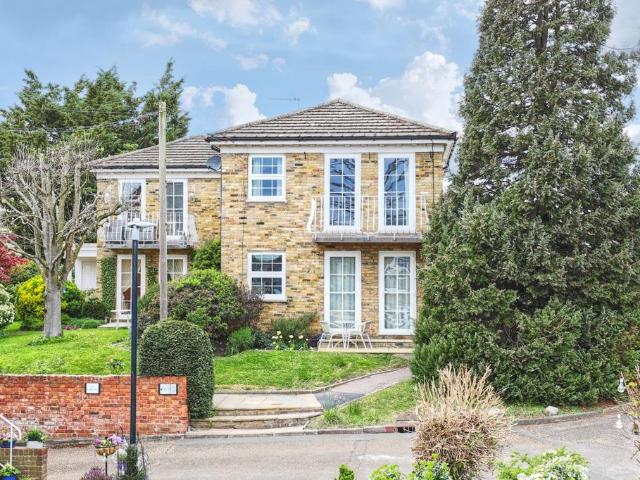 Flat for sale in Kings Hill, Colliers End