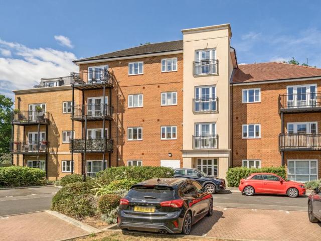 Flat for sale in Blackhills, Surrey