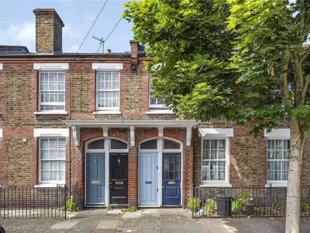 Flat for sale in Clapham Junction, Greater London