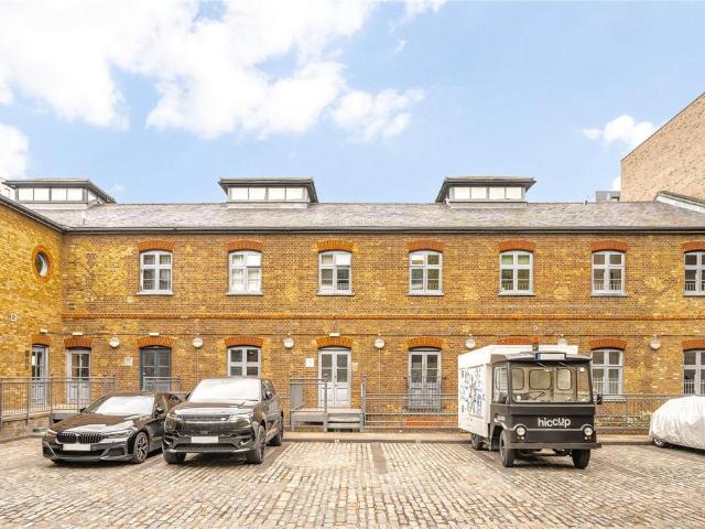 Flat for sale in Limehouse, Greater London