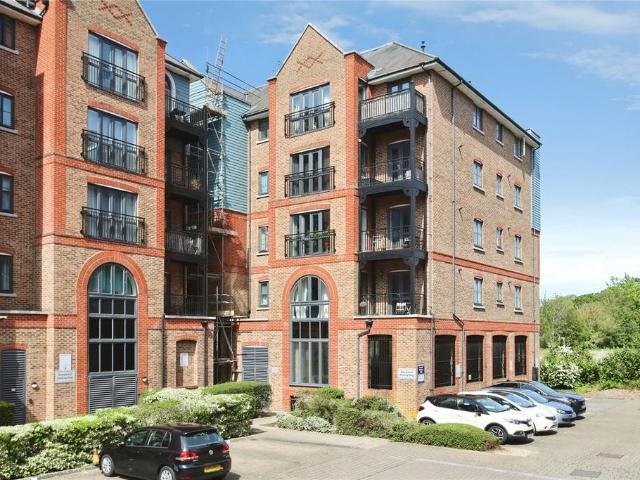 Flat for sale in Brook Street, Bourne Vale