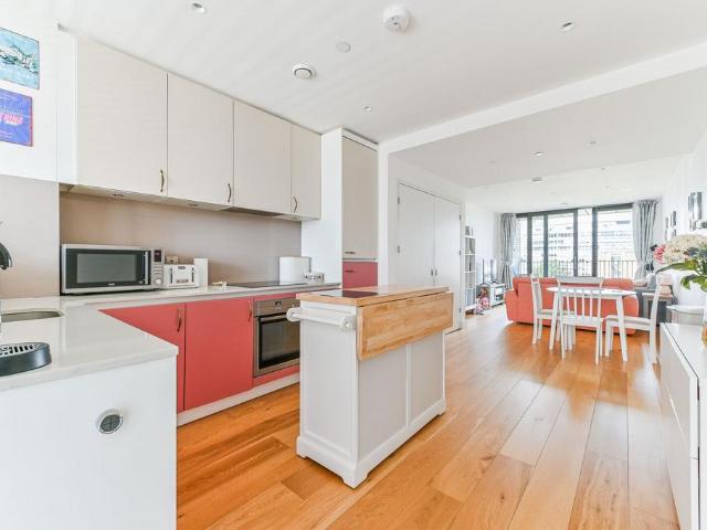 Flat for sale in London Borough of Croydon, Greater London