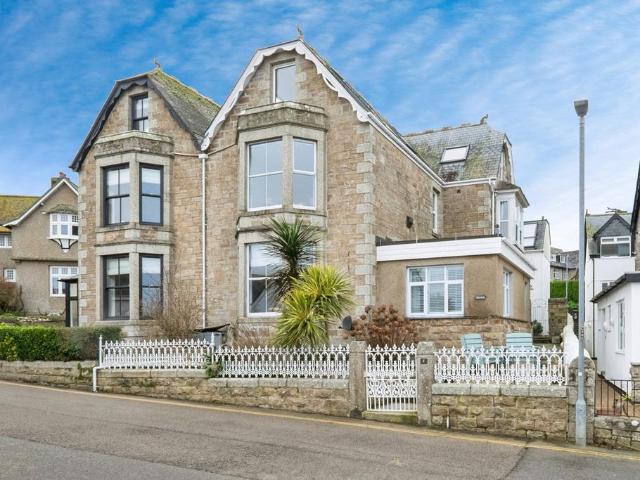Flat for sale in Penbeagle, Cornwall