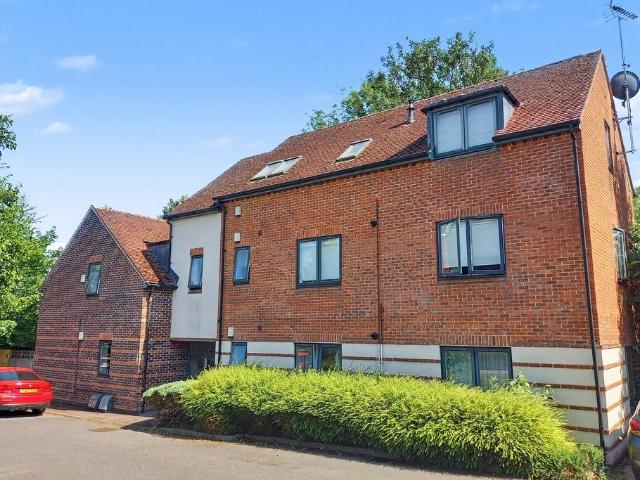Flat for sale in Kings Worthy, Hampshire