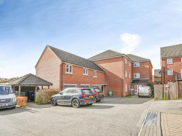 Flat for sale in Thorpe, West Yorkshire
