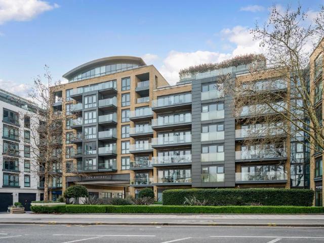 Flat for sale in London Borough of Hounslow, Strand
