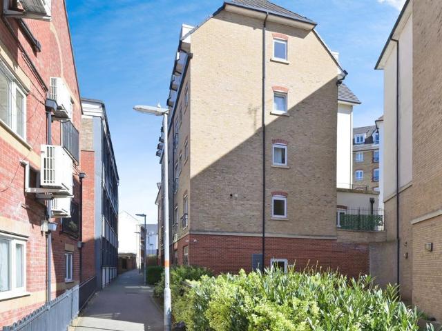 Flat for sale in Semilong, Northampton