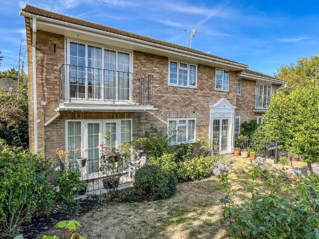 Flat for sale in Battle, Heathlands