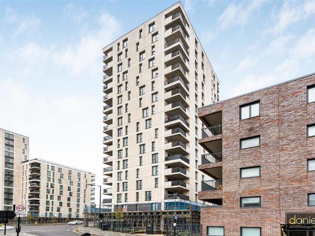 Flat for sale in Wealdstone, Greater London