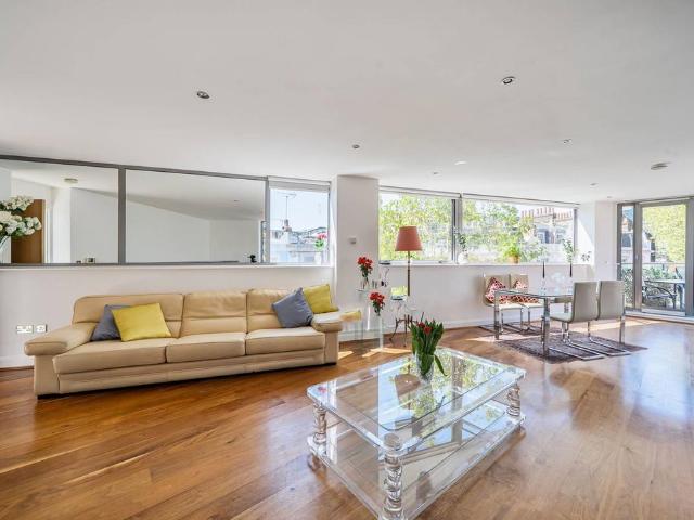 Flat for sale in Pimlico, Greater London
