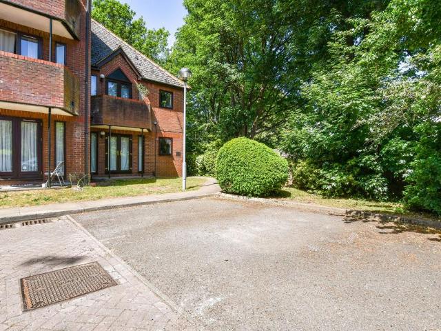 Flat for sale in St Albans, Five Acres