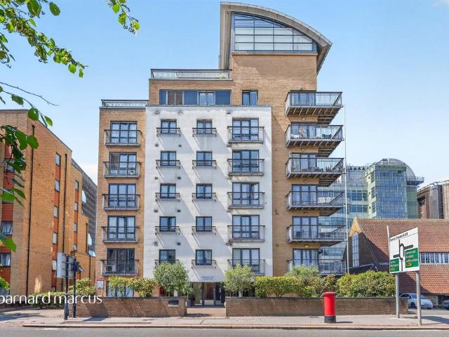 Flat for sale in London Borough of Croydon, Greater London