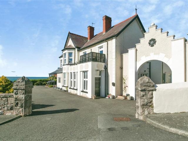 Flat for sale in Old Colwyn, Wales