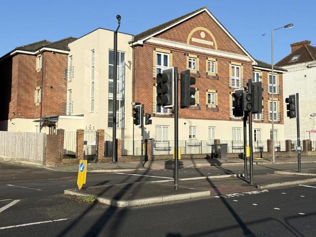 Flat for sale in London Borough of Croydon, Purley