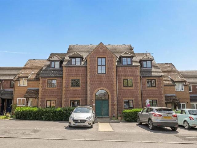 Flat for sale in Chippenham, Wiltshire