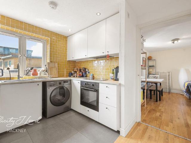 Flat for sale in Clapton, Greater London