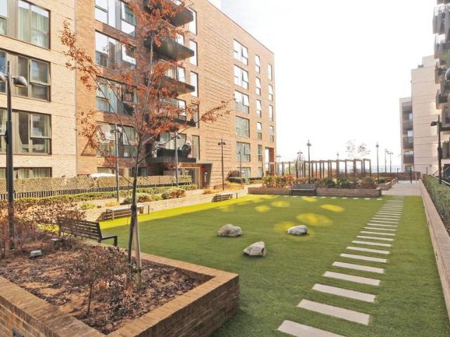 Flat for sale in Barnehurst, Greater London