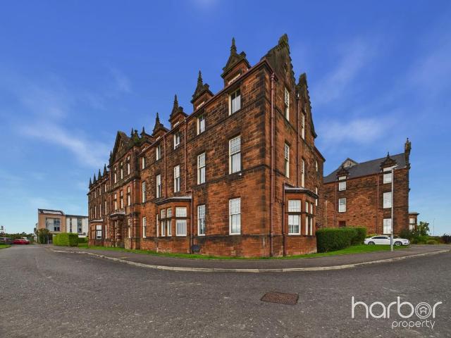 Flat for sale in Gartloch, Scotland