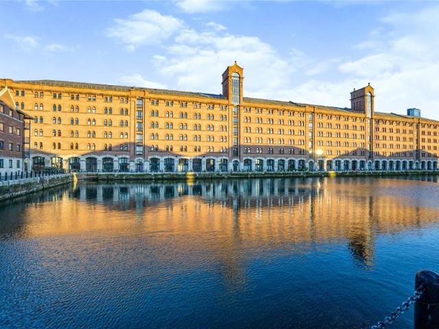 Flat for sale in Calderstones