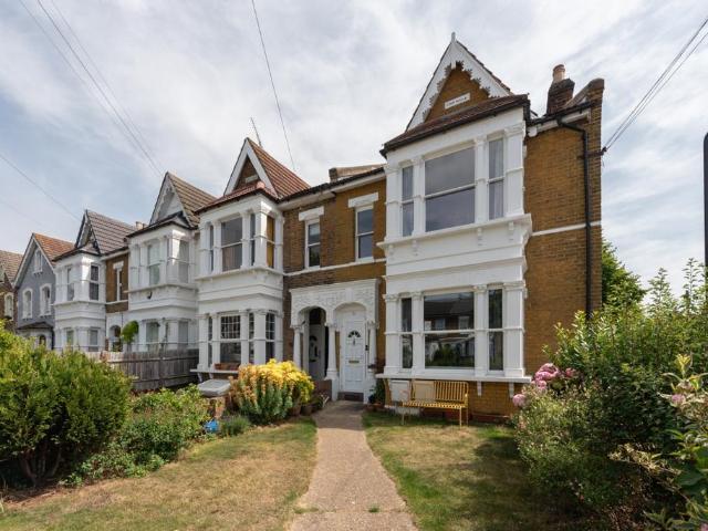 Flat for sale in Leytonstone, Greater London
