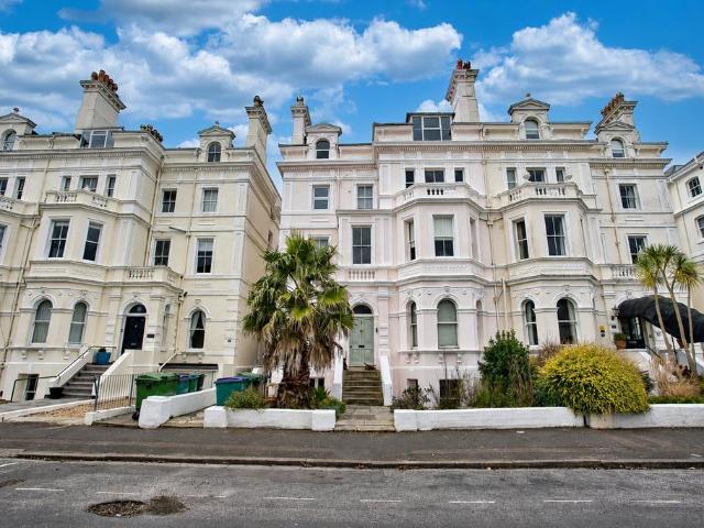 Flat for sale in Folkestone
