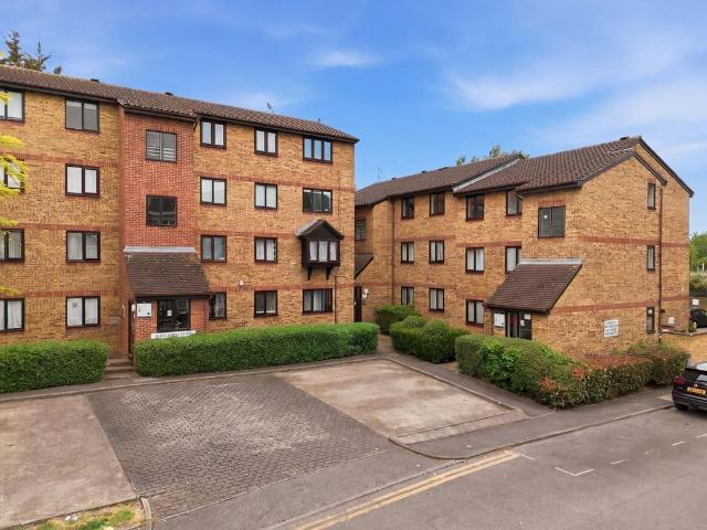 Flat for sale in Upper Walthamstow, Greater London