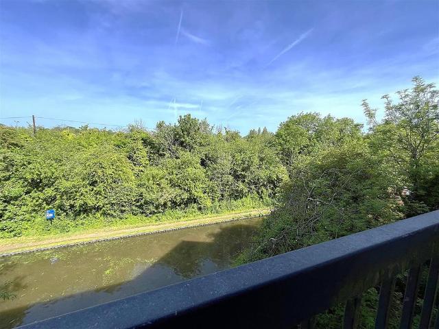 Flat for sale in Woodloes Park, Green Close