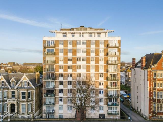Flat for sale in Aldrington
