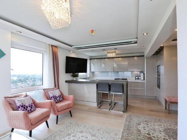 Flat for sale in London Borough of Ealing, Park Royal