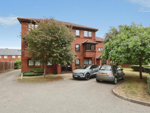Flat for sale in Whitehill, King's Walden