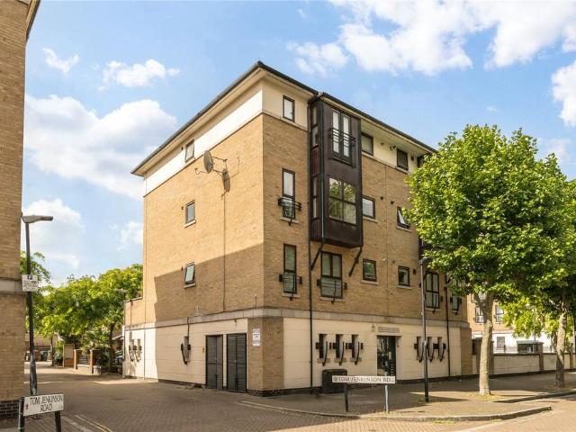 Flat for sale in Custom House, Greater London
