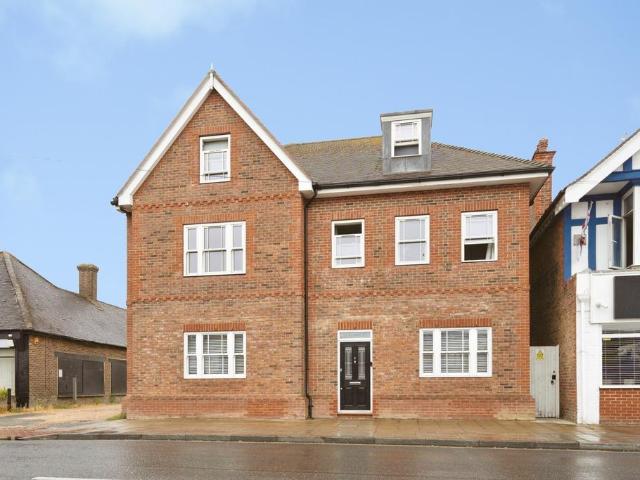 Flat for sale in Littlecote, West Sussex