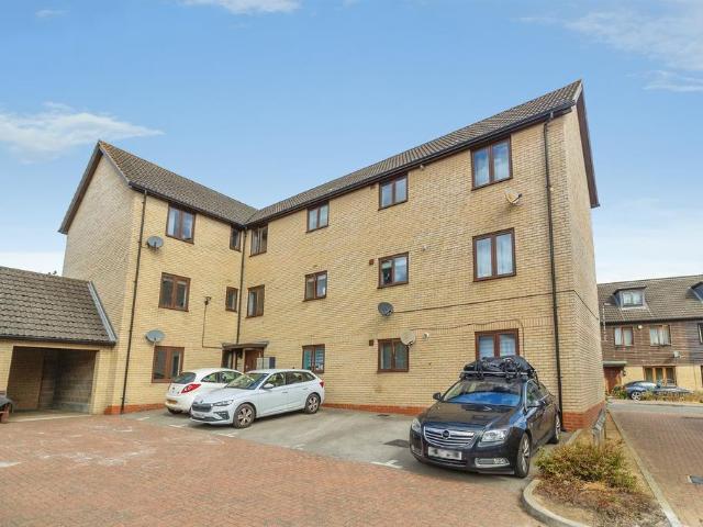Flat for sale in Monkston Park, Milton Keynes