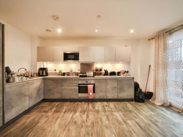 Flat for sale in Ponders End, Greater London